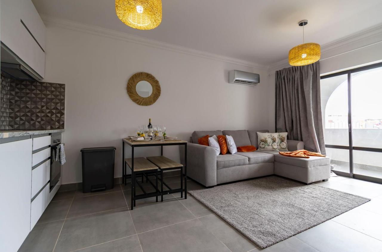 3 Minutes To The Beach, 2 Bedroom Amazing Apt With Balcony, Bbq Grill And Pool ซาเกรส ภายนอก รูปภาพ