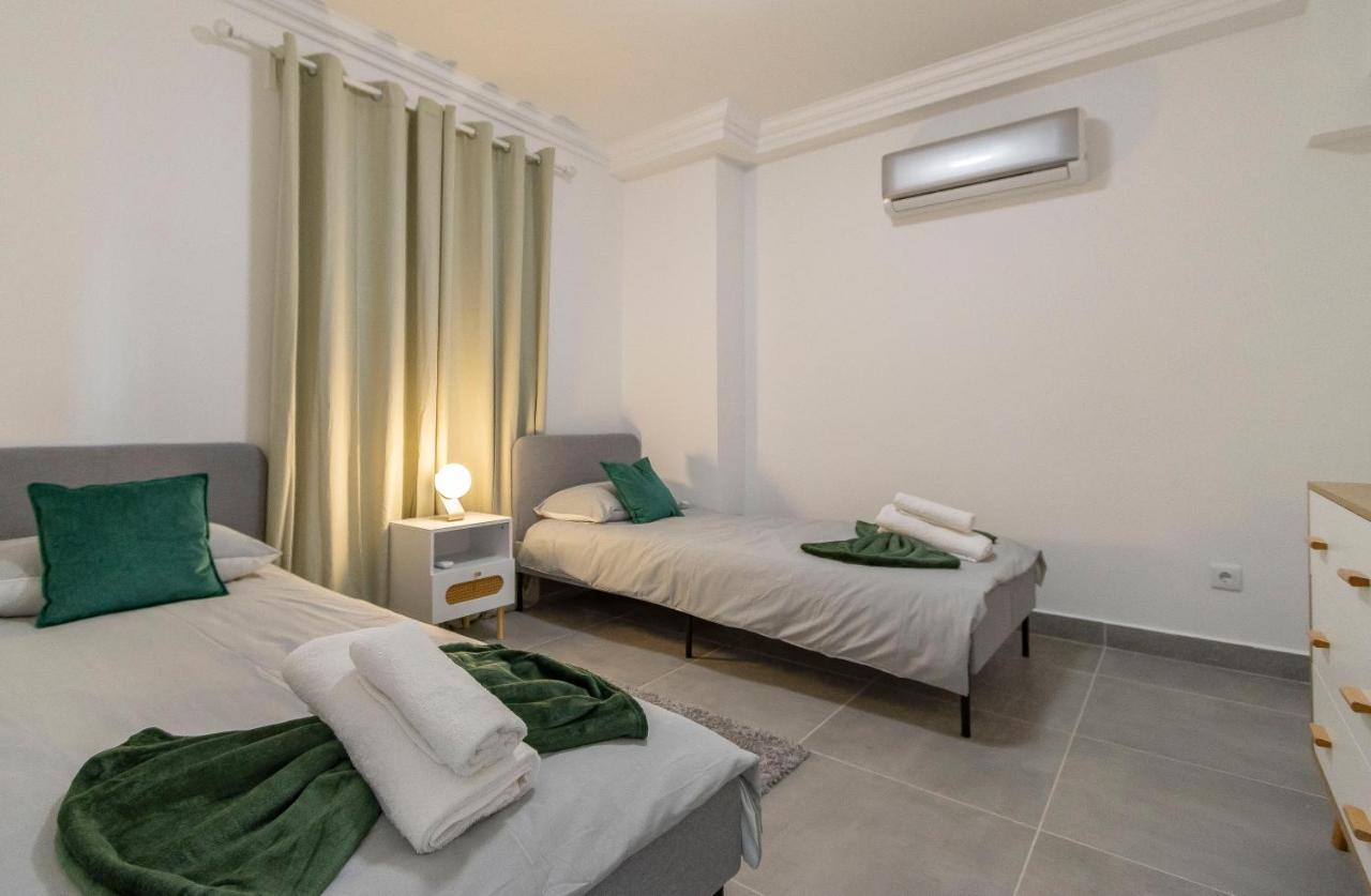 3 Minutes To The Beach, 2 Bedroom Amazing Apt With Balcony, Bbq Grill And Pool ซาเกรส ภายนอก รูปภาพ
