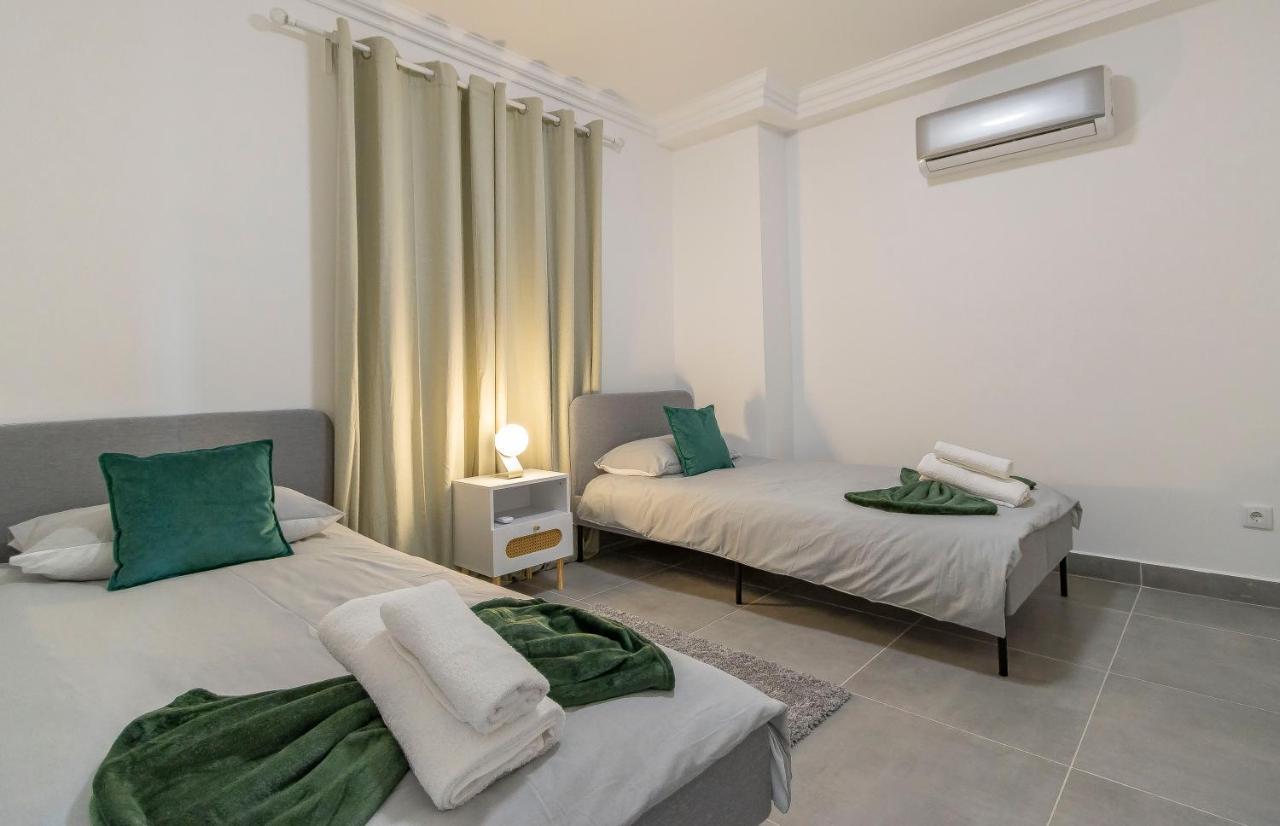3 Minutes To The Beach, 2 Bedroom Amazing Apt With Balcony, Bbq Grill And Pool ซาเกรส ภายนอก รูปภาพ