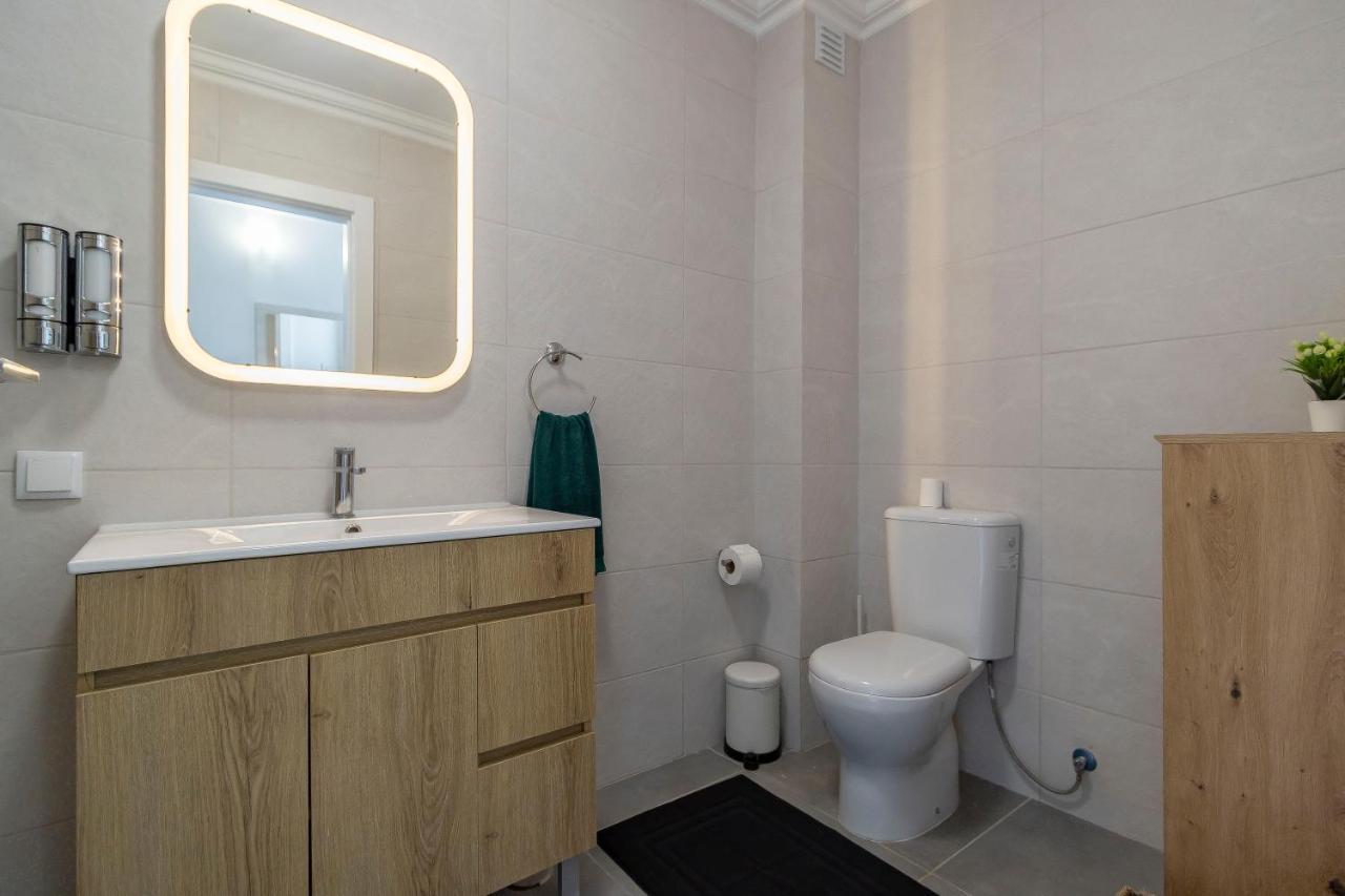 3 Minutes To The Beach, 2 Bedroom Amazing Apt With Balcony, Bbq Grill And Pool ซาเกรส ภายนอก รูปภาพ